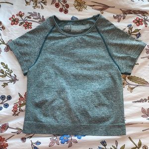 NWPT PINK Seamless top-slightly cropped